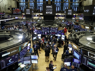 Sàn chứng khoán New York trước giờ đóng cửa ngày 21/6/2019. Ảnh: AFP