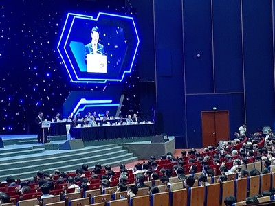 Bộ trưởng Bộ Thông tin và Truyền thông Nguyễn Mạnh Hùng phát biểu tại Diễn đàn.