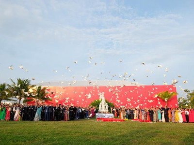 Sáng nay, tại Đà Nẵng, 1.000 doanh nhân, đại diện cộng đồng kinh doanh Việt Nam cùng hướng ra biển với khát vọng hòa bình, hội nhập và thịnh vượng cho đất nước