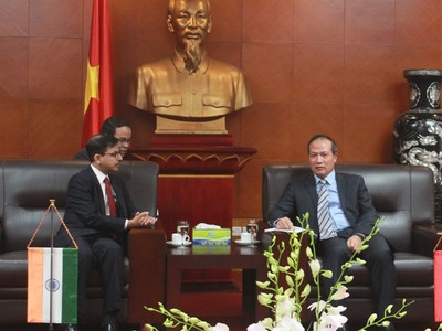 Thứ trưởng Bộ Công Thương, Cao Quốc Hưng đề xuất nhiều giải pháp tháo gỡ cho mặt hàng hương nhanh xuất khẩu vào Ấn Độ với ông Pranay Verma, Đại sứ Ấn Độ tại Việt Nam trong buổi làm việc