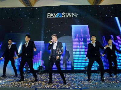 Lễ ra mắt Payasian với sự góp mặt của nhiều người nổi tiếng.