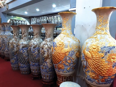 Những sản phẩm cao cấp, được dát vàng có giá hàng trăm triệu đồng