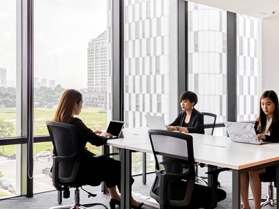 Các bạn trẻ rất thích làm việc trong các không gian văn phòng chia sẻ. Ảnh: Trọng Tín 