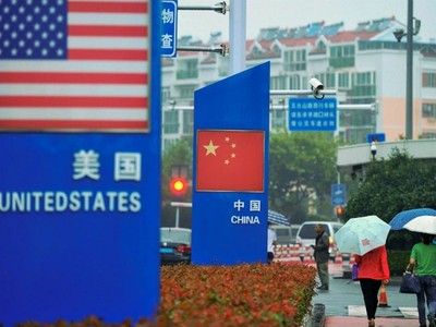 Chiến tranh thương mại giữa 2 nền kinh tế lớn nhất thế giới kéo dài 15 tháng qua khiến nông dân Mỹ lao đao tìm đầu ra bởi các nhà nhập khẩu Trung Quốc vắng bóng. Thương chiến ước tính khiến kinh tế toàn cầu thiệt hại 850 tỷ USD. Ảnh: AFP