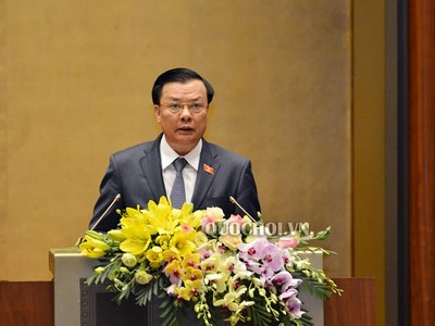 Bộ trưởng Tài chính Đinh Tiến Dũng tại phiên họp Quốc hội sáng 22/10