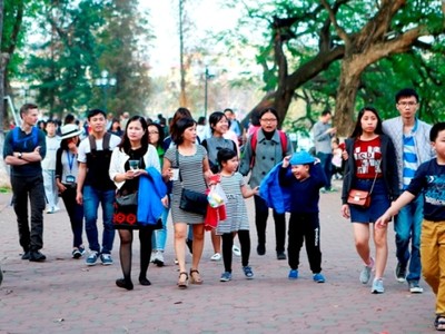 Trong 10 tháng, khách du lịch quốc tế đến Hà Nội ước đạt gần 5,33 triệu lượt khách