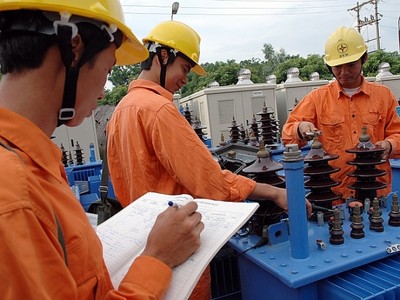 Năm 2020, dự kiến ngành điện phải huy động 7,9 tỷ kWh các tổ máy chạy dầu với giá điện khoảng 4.000-5.000 đ/kWh và có thể tăng lên 12,5 – 16,7 tỷ kWh nếu phụ tải tăng cao hơn dự báo