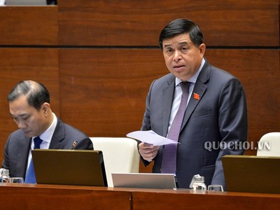 Bộ trưởng Nguyễn Chí Dũng phát biểu giải trình trước Quốc hội trong phiên thảo luận kinh tế - xã hội chiều 31/10