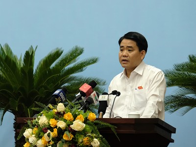 Chủ tịch UBND TP Nguyễn Đức Chung báo cáo giải trình tại phiên họp HĐND sáng nay