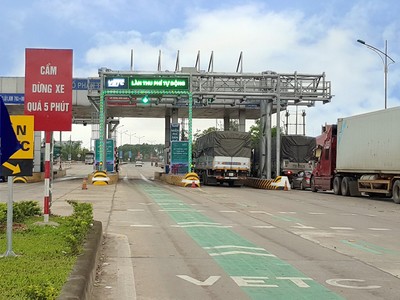 Trạm thu phí BOT trên Quốc lộ 1 đoạn qua thị xã Đông Hà (Quảng Trị) vừa chính thức áp dụng 2 làn thu giá tự động không dừng VETC.