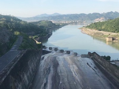 Nhiều hồ thuỷ điện cạn nước, khiến phải huy động nhiệt điện chạy dầu