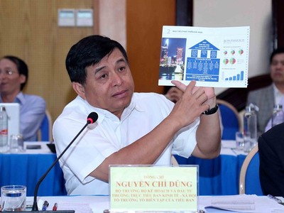 Bộ trưởng Nguyễn Chí Dũng trao đổi với các chuyên gia, nhà khoa học tại Hội thảo (Ảnh: Đức Trung/MPI)