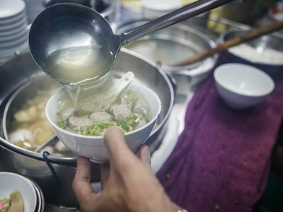 Quán hủ tiếu bò viên gốc Hoa nức tiếng gần 60 năm ở TP.HCM