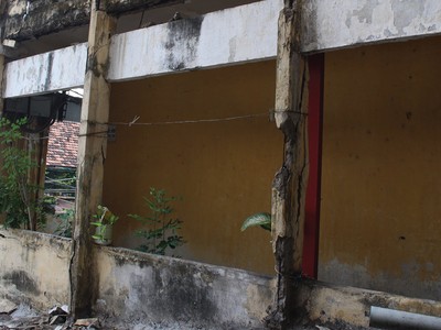 Toàn bộ kết cấu của Chung cư Vĩnh Hội đang ở thế “ngàn cân treo sợi tóc”