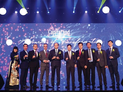 Các khách mời danh dự cùng chia sẻ khoảnh khắc đánh dấu cột mốc 25 năm phát triển của CapitaLand tại Việt Nam