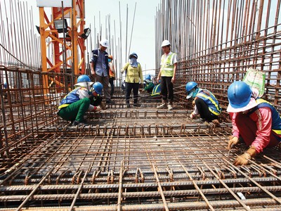 Các doanh nghiệp sẽ phải tính toán kỹ nguồn vốn khi triển khai dự án. Ảnh: Lê Toàn