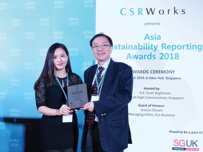 Đại diện Bảo Việt nhận giải Báo cáo Phát triển bền vững minh bạch nhất châu Á - Asia Sustainability Reporting Awards 2019