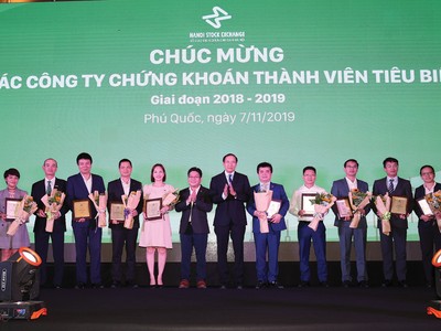 Hàng năm, những công ty chứng khoán hoạt động lành mạnh và có vị thế dẫn đầu trong các mảng nghiệp vụ được nhà quản lý ghi nhận và vinh danh