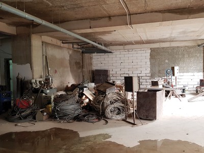 Các hạng mục bên trong chung cư vẫn còn ngổn ngang