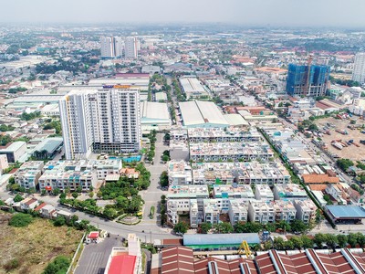 Thị trường bất động sản Bình Dương khá đa dạng về phân khúc, cả chung cư, nhà phố, đất nền. Ảnh: Gia Huy