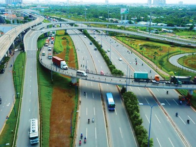 Hạ tầng tạo sức bật cho vùng phụ cận