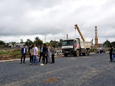 Nhân viên bán đất nền luôn phải có nhiều chiêu thức "độc - lạ" mới có thể bán được hàng