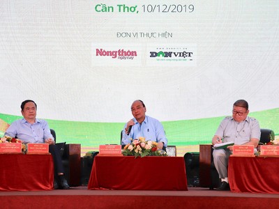 Thủ tướng Nguyễn Xuân Phúc phát biểu trước khi vào phiên đối thoại