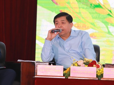 Bộ trưởng Bộ Kế hoạch và Đầu tư Nguyễn Chí Dũng phát biểu tại ại Hội nghị Thủ tướng đối thoại với nông dân. 