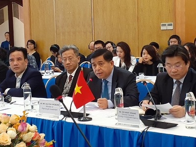 Bộ trưởng Bộ Kế hoạch và Đầu tư Nguyễn Chí Dũng phát biểu tại cuộc họp.