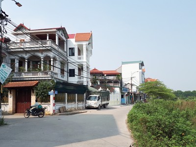 Đi kèm với tốc độ đô thị hóa nhanh, các huyện được quy hoạch lên quận cũng đối mặt với tình trạng vi phạm xây dựng nghiêm trọng.