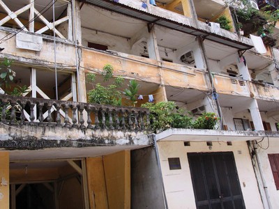 Trên địa bàn Hà Nội hiện có rất nhiều 
khu chung cư cũ xuống cấp nghiêm trọng