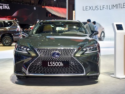 Bộ đôi Lexus LS và ES mới bắt đầu giao xe tại Việt Nam