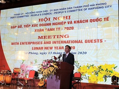 Ông Nguyễn Văn Tùng, Chủ tịch UBND thành phố Hải Phòng phát biểu tại buổi gặp gỡ, tiếp xúc