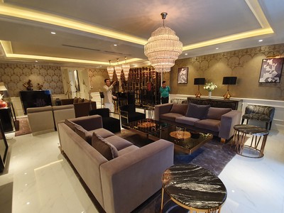 Dân chơi nhà hiệu