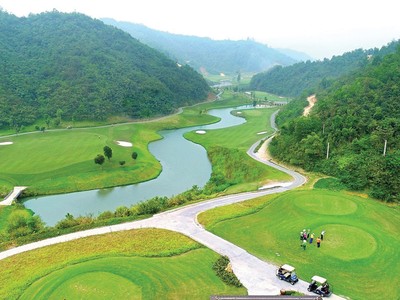 Hilltop Valley Golf Club được đánh giá là một trong những sân golf có địa hình đẹp và thách thức bậc nhất Việt Nam