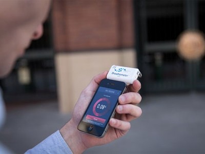 Thiết bị đo nồng độ cồn trên điện thoại thông minh