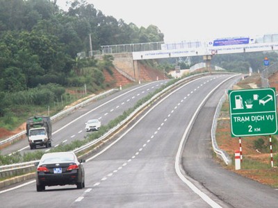 Bí quyết giúp lái xe đường dài an toàn ngày Tết