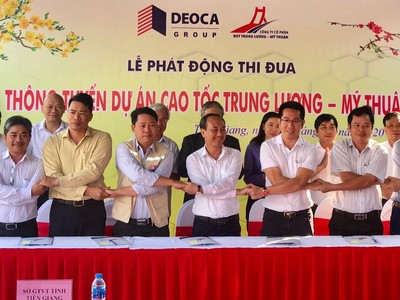 Các đơn vị thi công giao ước thông tuyến cao tốc Trung Lương - Mỹ Thuận, phục vụ hỗ trợ một phần cho nhân dân vào Tết Nguyên đán năm 2021 .