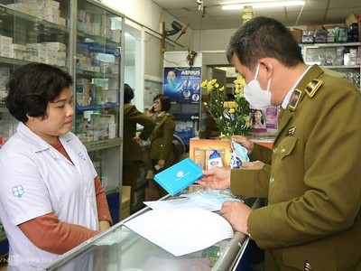 Chỉ tính riêng trong ngày 2/2/2020, Quản lý thị trường cả nước đã xử lý gần 1.136 cửa hàng bán khẩu trang vi phạm về giá. Nguồn ảnh: VnExpress