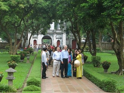 Dịch viêm đường hô hấp do virus Corona bùng phát đã làm lượng khách du lịch đến Hà Nội có biến động (Ảnh minh họa)