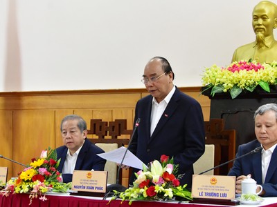Thủ tướng Chính phủ Nguyễn Xuân Phúc phát biểu chỉ đạo tại buổi làm việc với lãnh đạo tỉnh Thừa Thiên Huế.