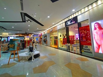 Ảnh hưởng virus corona: Trung tâm thương mại tại TP.HCM vắng như chợ chiều