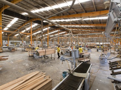 Dù tác động từ dịch Covid -19 có ảnh hưởng đến ngành gỗ nói chung, nhưng theo cựu Chủ tịch HAWA, trong mối lo này lại có cơ hội. Các doanh nghiệp sẽ tái cơ cấu, củng cố lại nguồn lực để đón nhận những diễn biến của thị trường (Ảnh: AA).