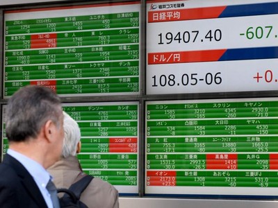 Chứng khoán Trung Quốc đại lục nhuốm đỏ trong phiên sáng nay 18/2 với chỉ số Shanghai Composite trượt 0,16% trong khi chỉ số Shenzhen Composite nhích lên 0,33%. Ảnh: AFP