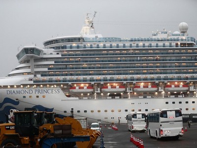 Du thuyền Diamond Princess đậu tại cảng Yokohama, Nhật Bản hôm 16/2. Ảnh: AFP.