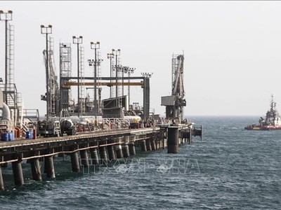 Một cơ sở khai thác dầu của Iran trên đảo Khark. Ảnh: AFP/TTXVN