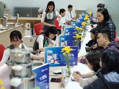 Năm 2019, hàng loạt ngân hàng đã cắt giảm nhân sự, với tổng lượng cắt giảm lên tới hơn 4.000 người. Ảnh: Đức Thanh