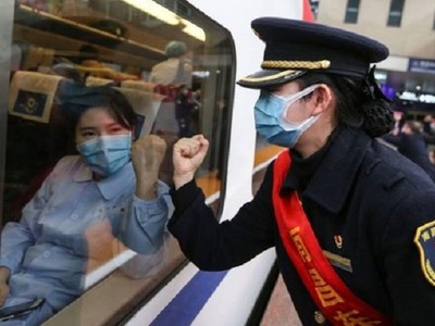 Trung Quốc tự tin có nhiều công cụ hỗ trợ nền kinh tế chống chọi lại dịch Covid-19. Ảnh: AFP