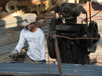 Khó khăn bủa vây doanh nghiệp ngành thép