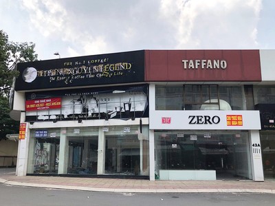 Nhiều mặt bằng bán lẻ trong tình trạng “vườn không nhà trống”. Ảnh: Trọng Tín 